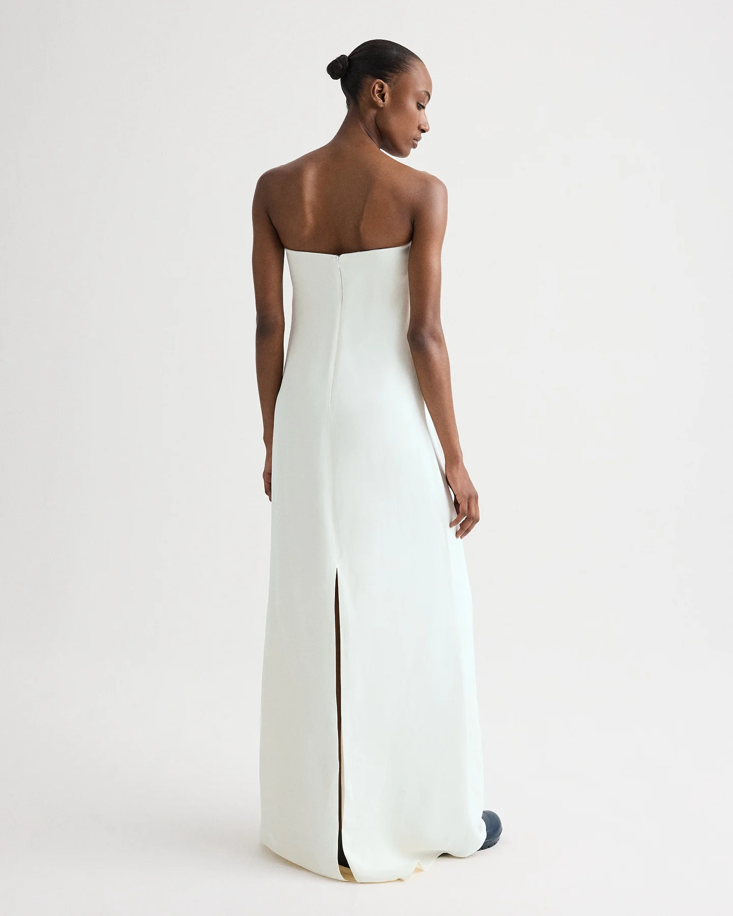 Carolyns Gown in Coated Viscose Linen - Image 3