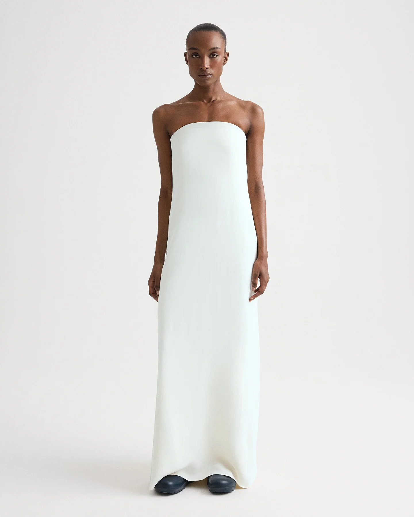 Carolyns Gown in Coated Viscose Linen - Image 4