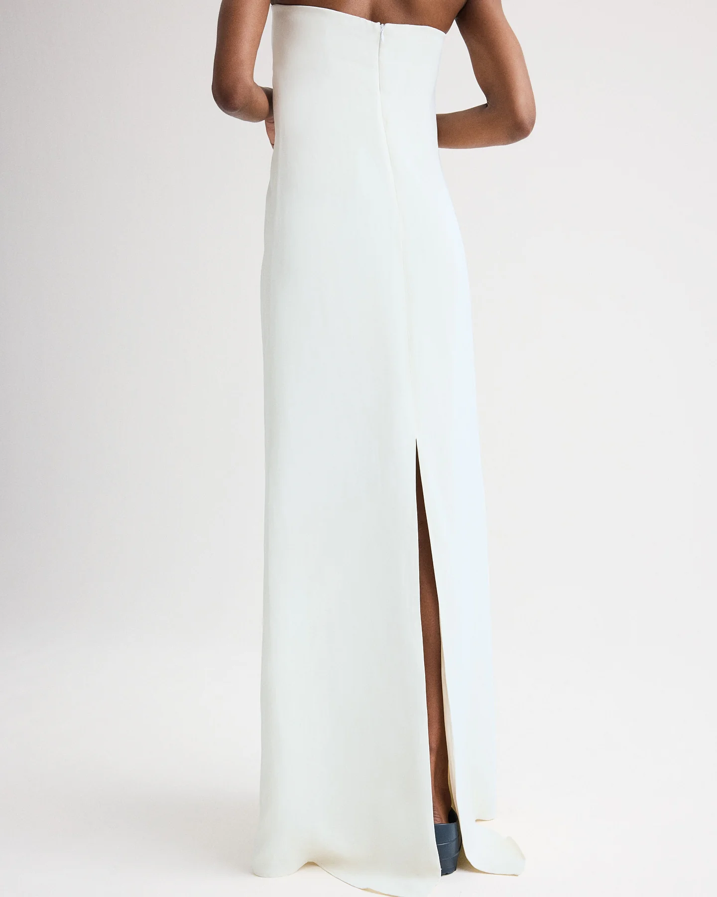 Carolyns Gown in Coated Viscose Linen - Image 5