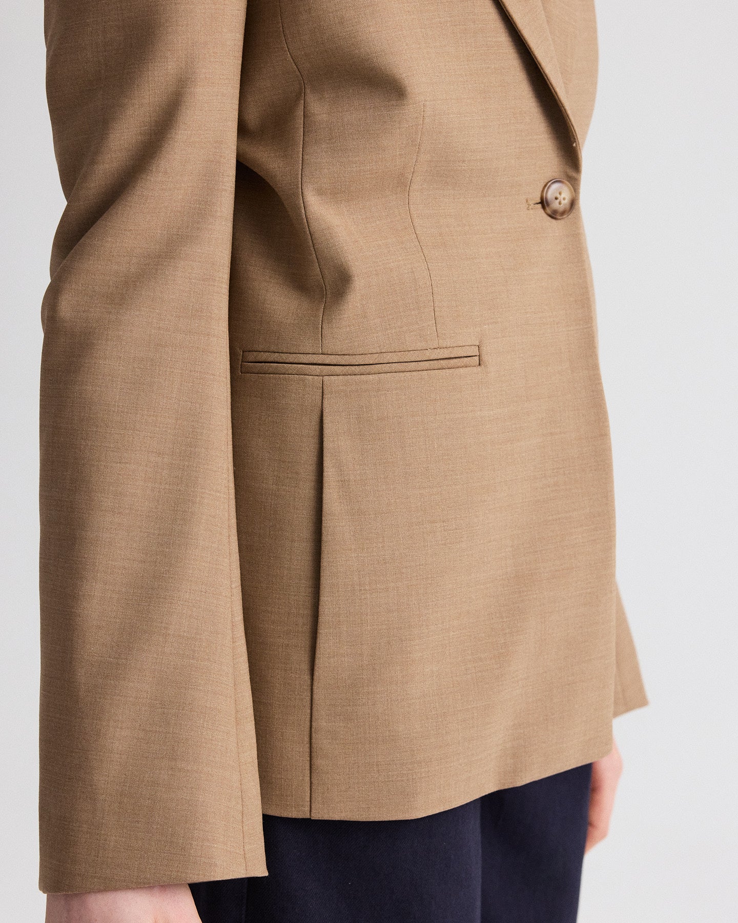 Her Fit Blazer in Bistretch Ultrafine Tabby - Image 3