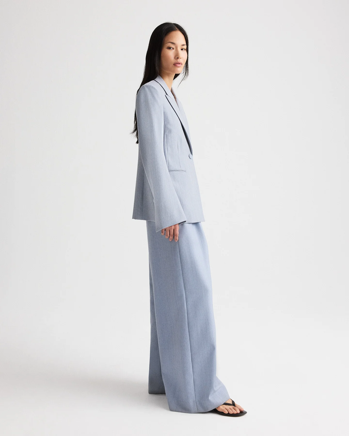 Her Fit Blazer in Compact Wool Suiting - Image 3