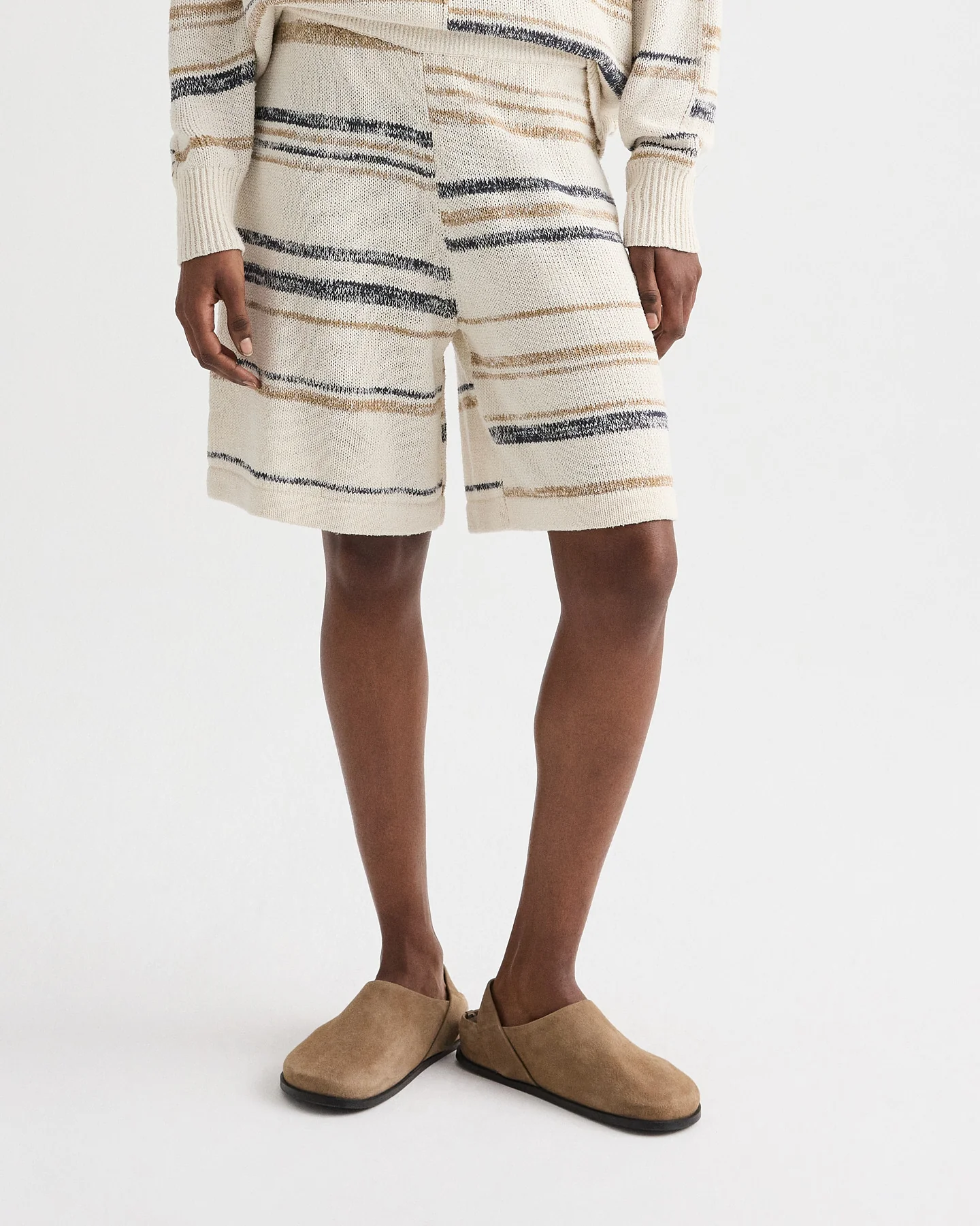 Intarsia Stripe Short in Linen Silk Yarn - Image 3