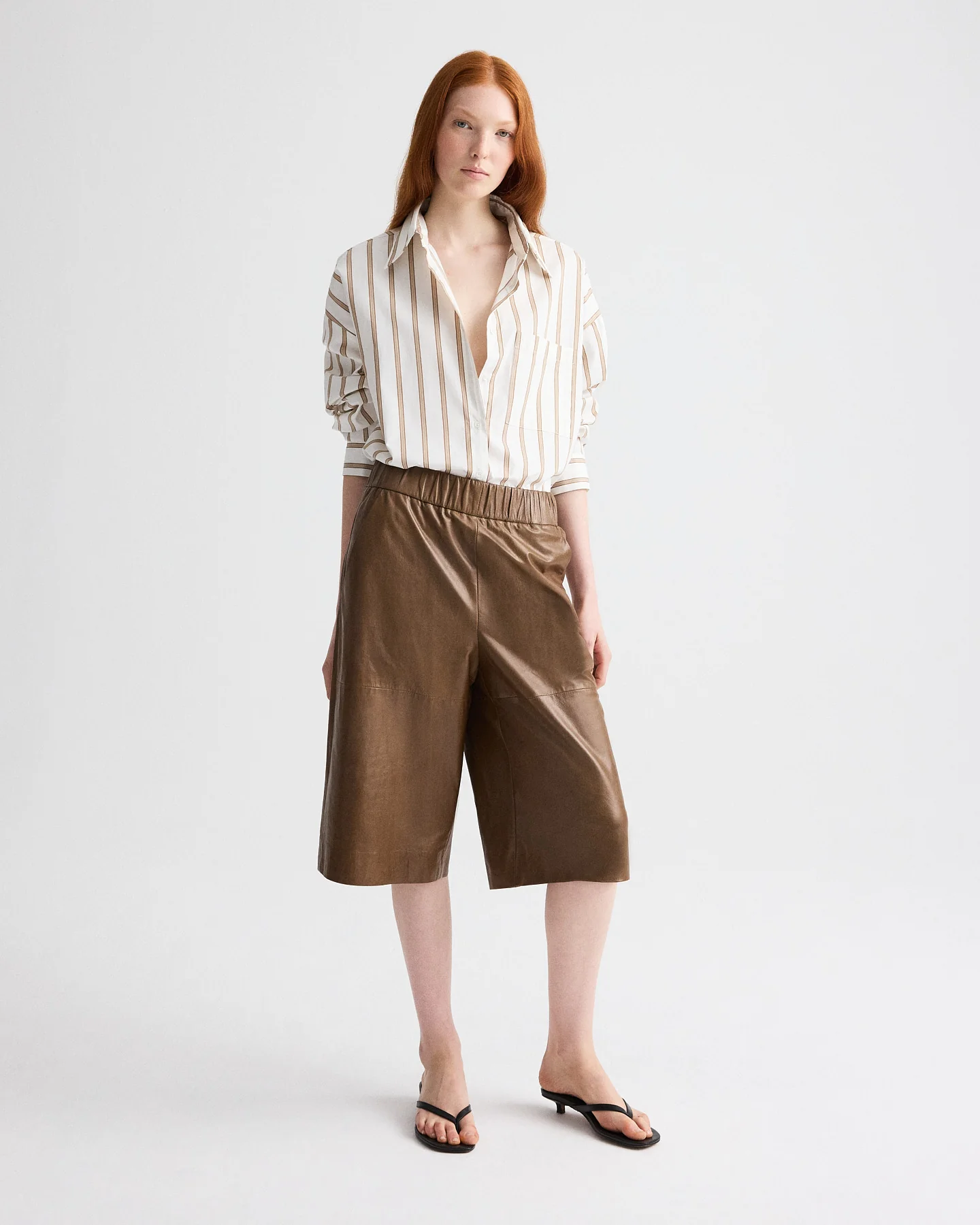 Leather Pull on Cropped Pant in Paper Leather