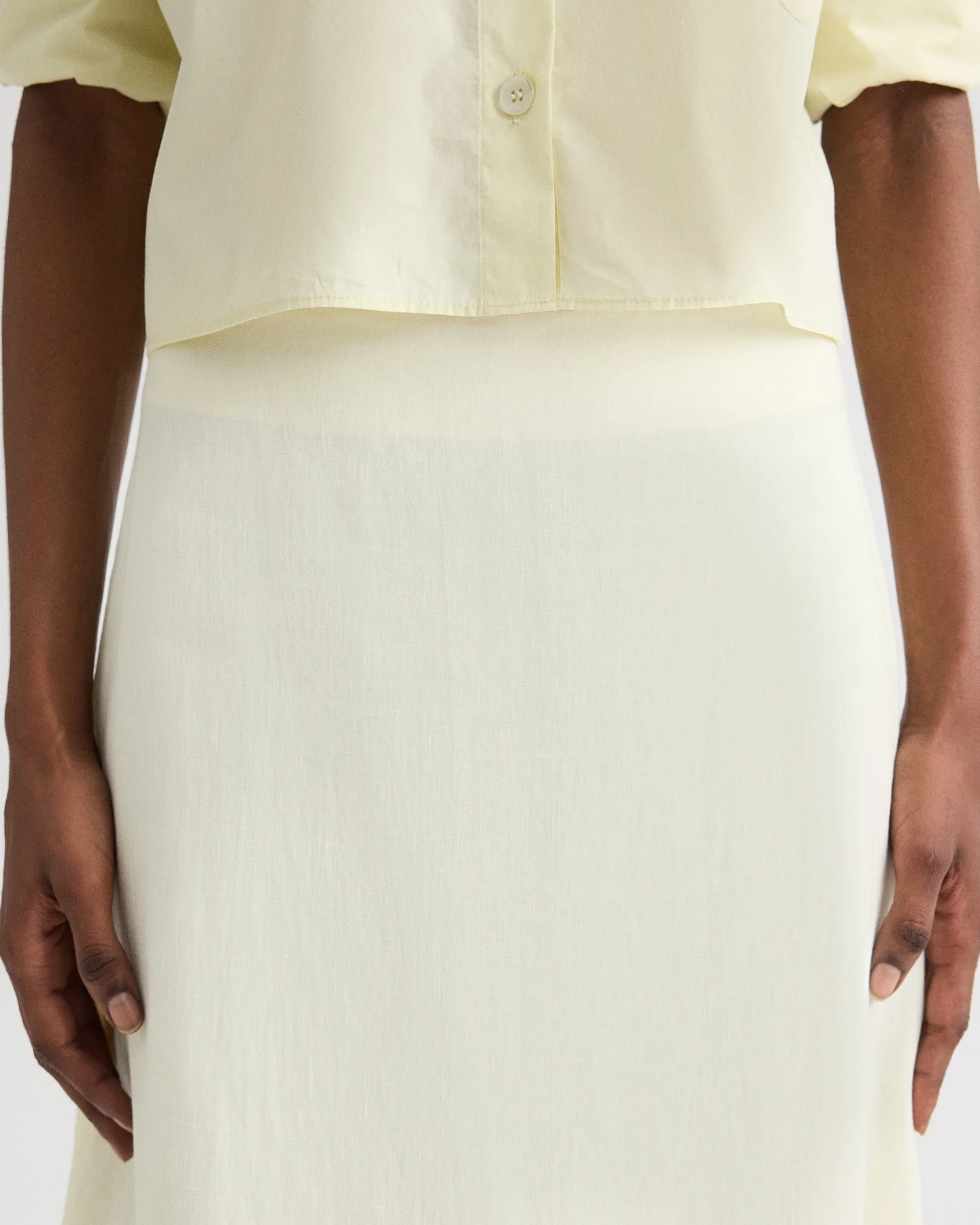 The A-Line Skirt in Fluid Linen Shirting - Image 2