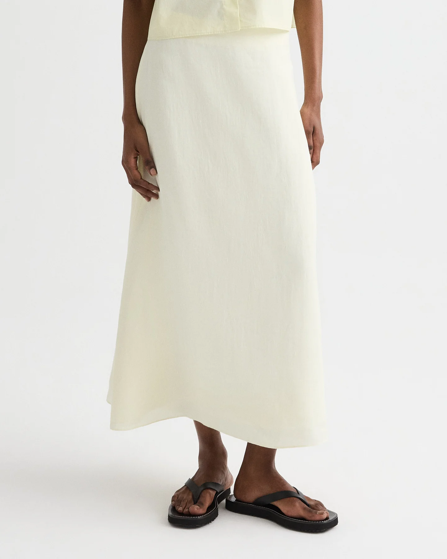 The A-Line Skirt in Fluid Linen Shirting - Image 3