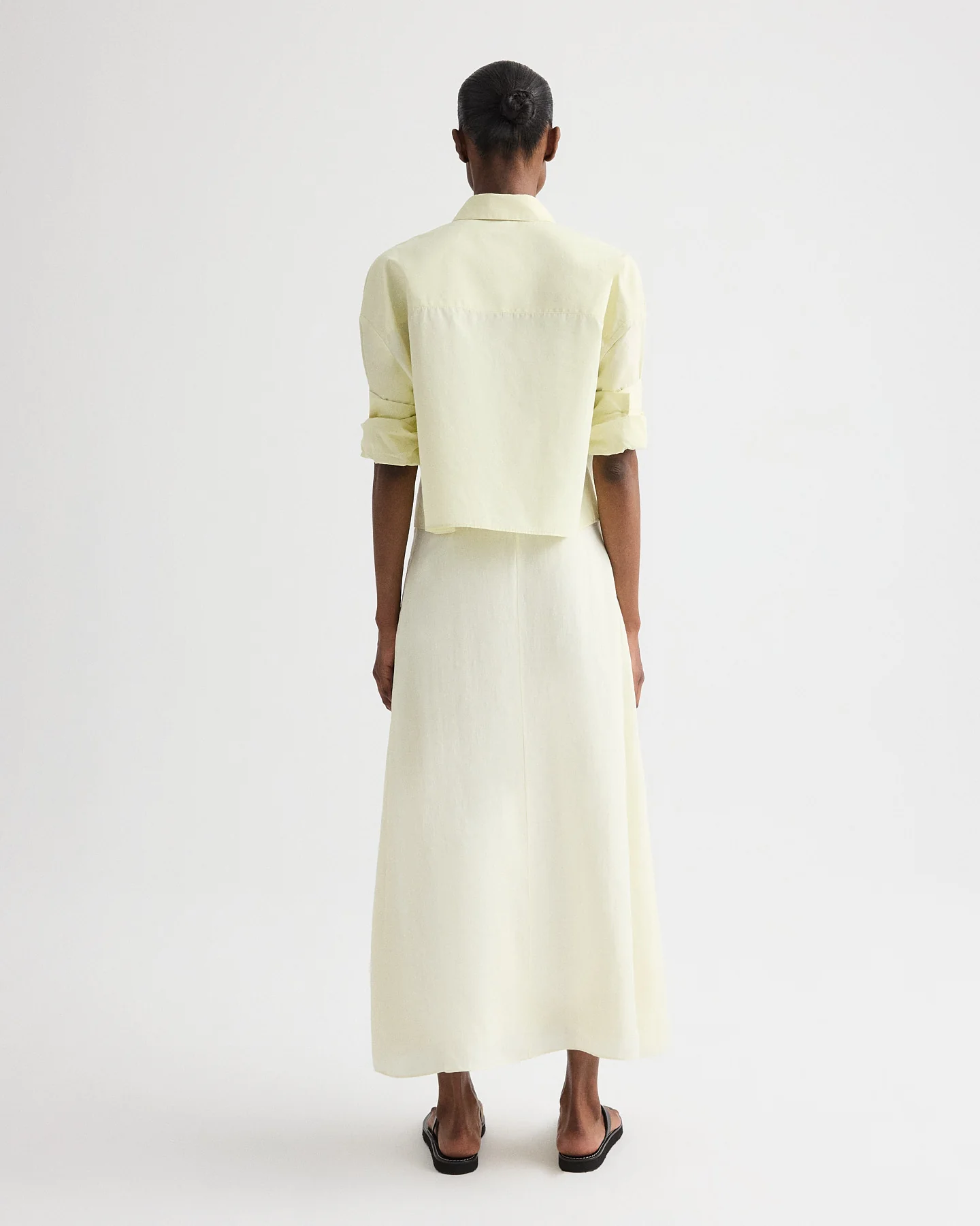 The A-Line Skirt in Fluid Linen Shirting - Image 5