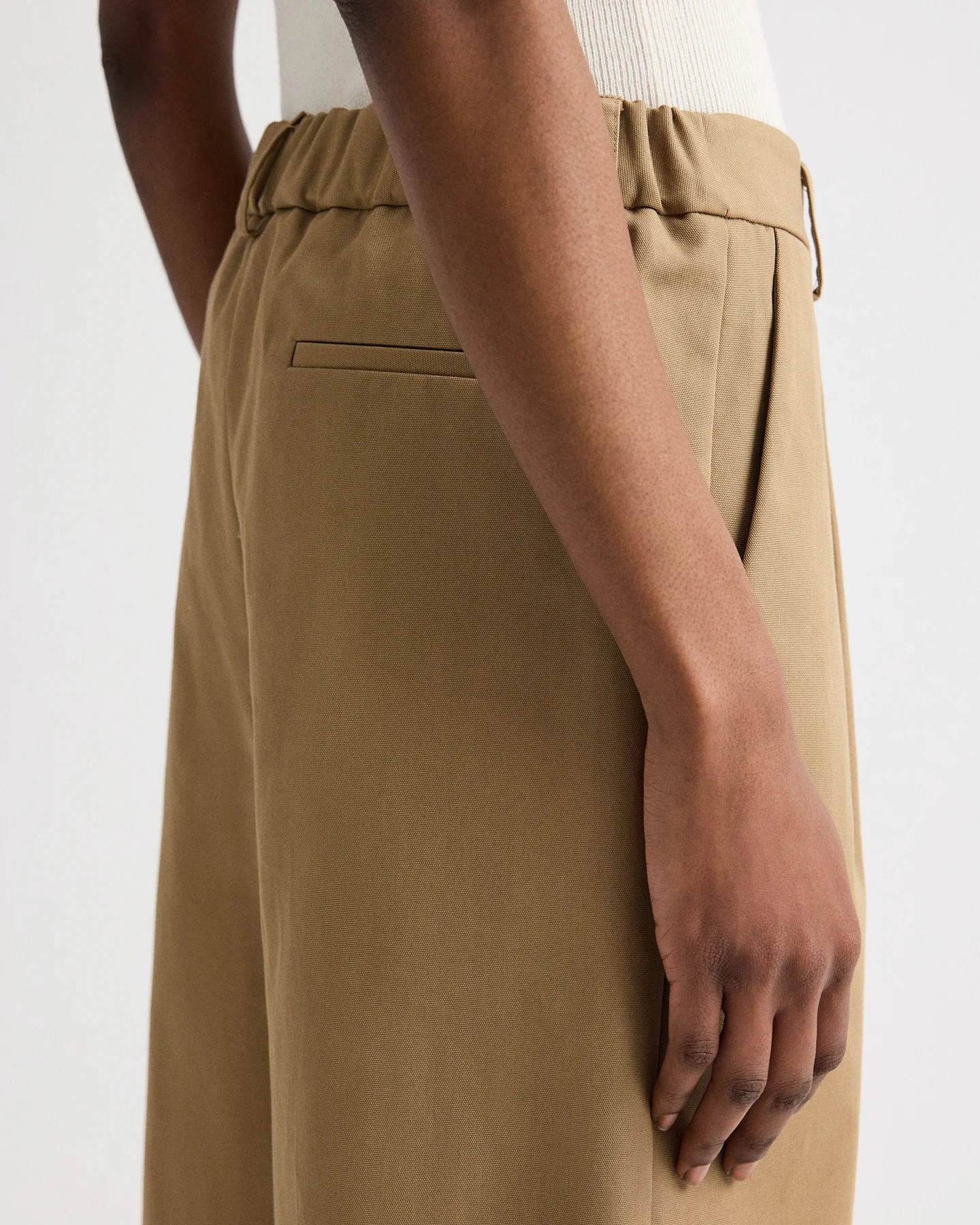 The City Short in Water-Repellent Cotton Canvas - Image 4