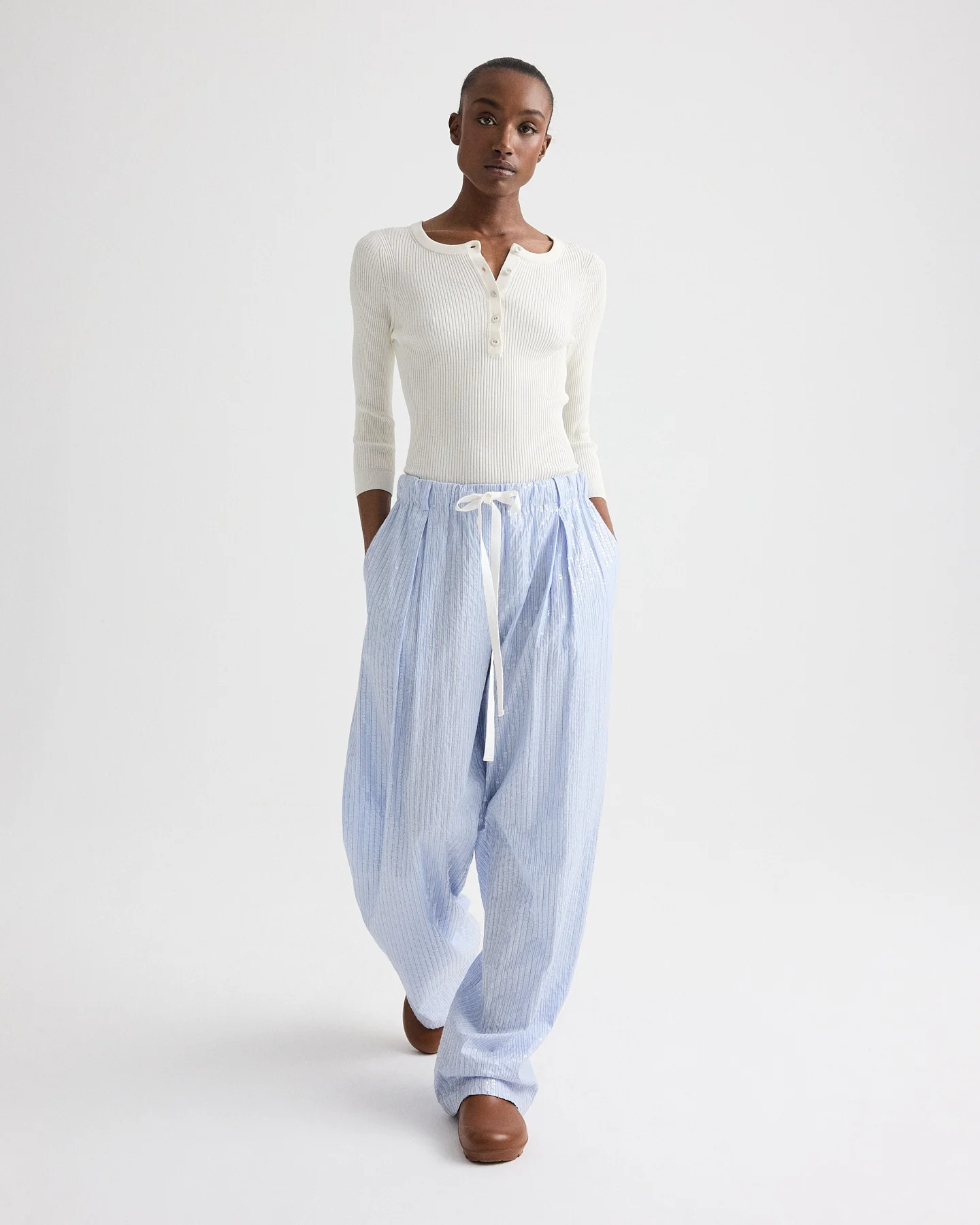The Henley Sweater in Cotton Silk Yarn - Image 3