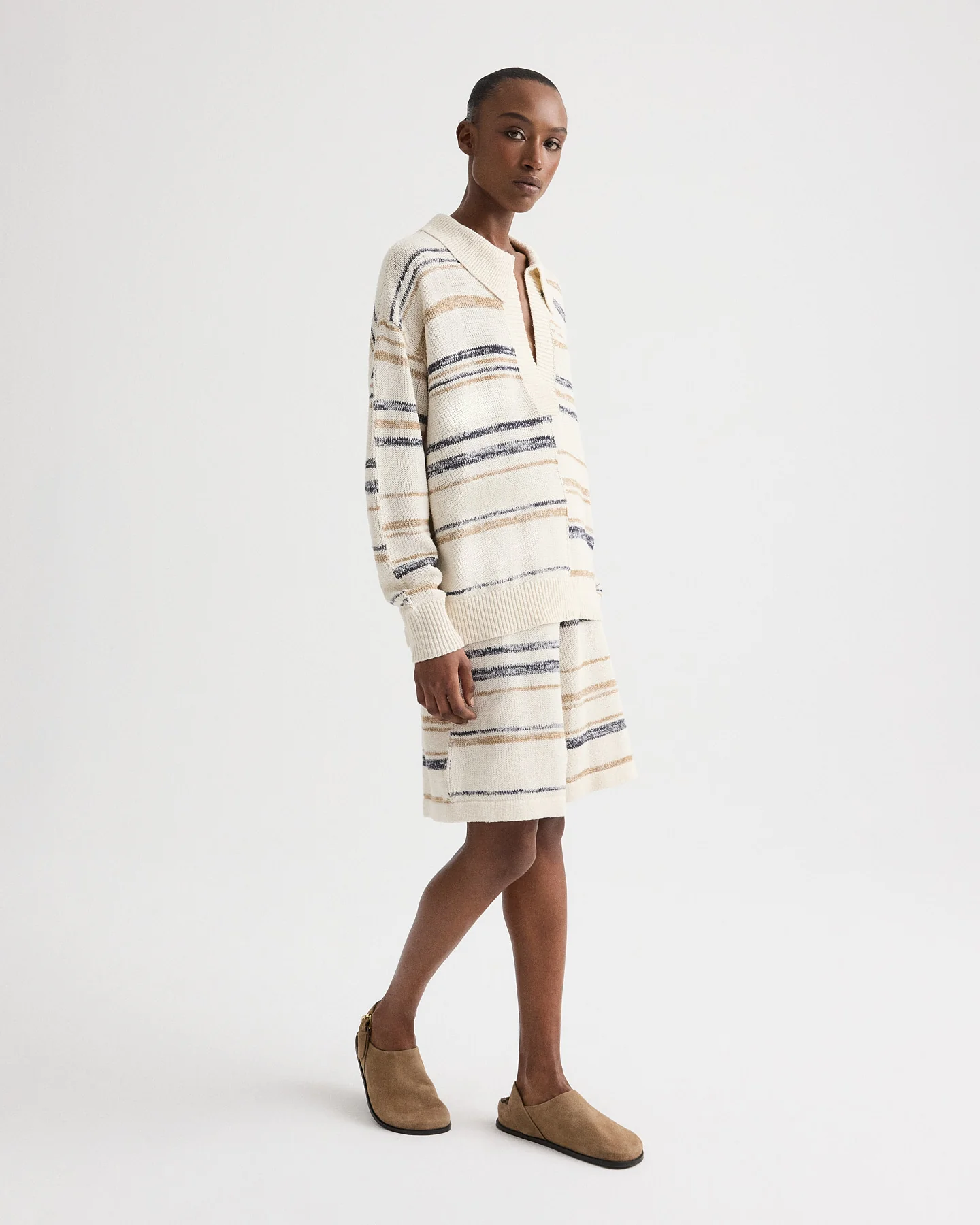 V Neck Long Sleeve Polo in Linen Silk Yarn - Image 4